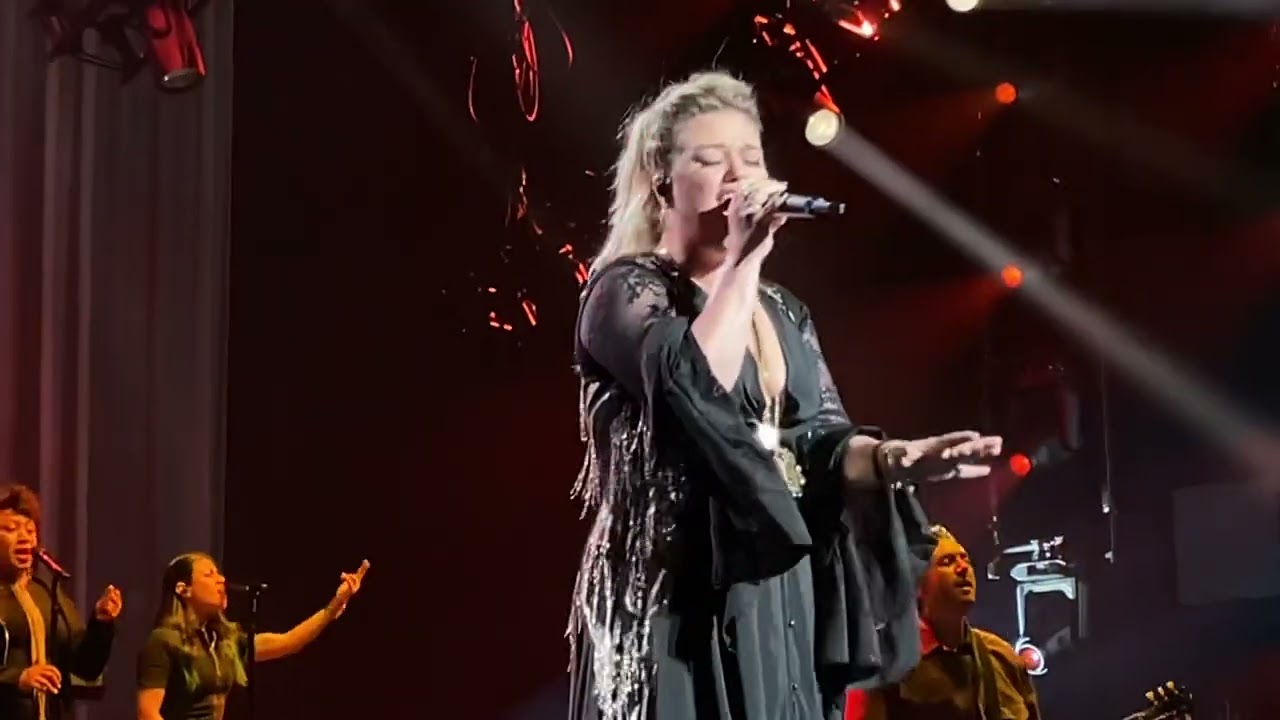 Kelly Clarkson - Behind These Hazel Eyes (Las Vegas 8/18/23)