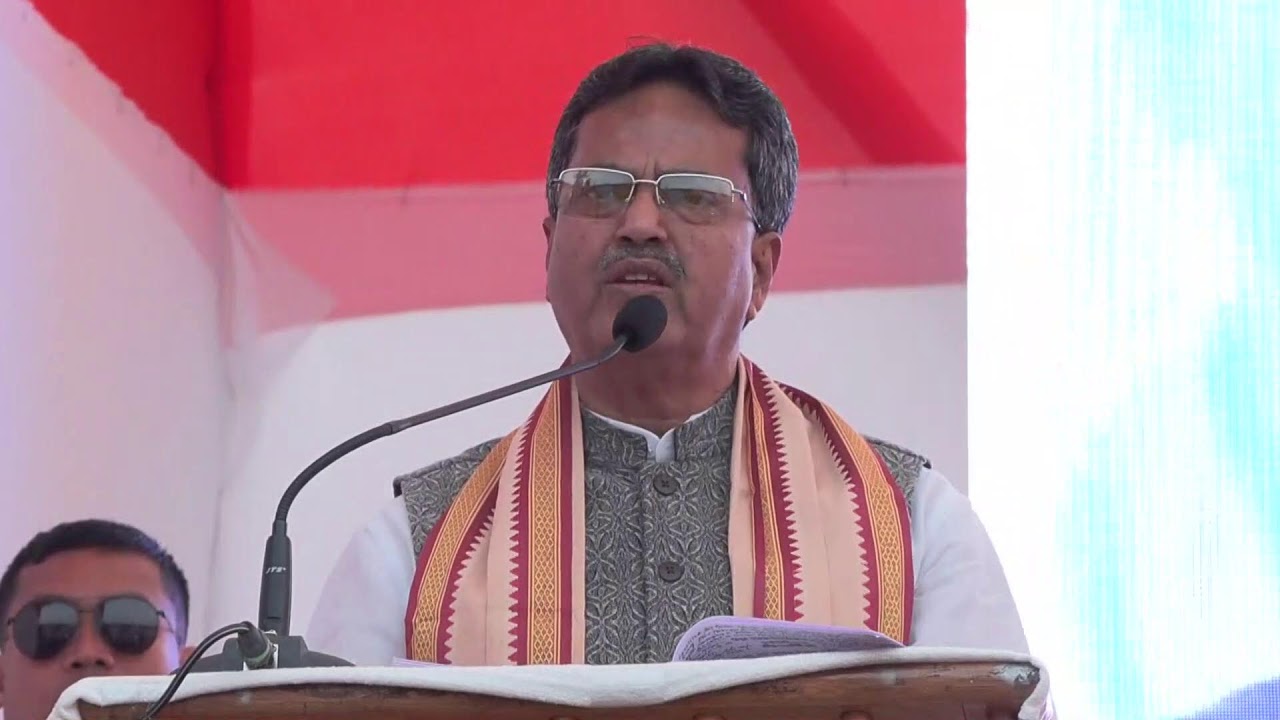 উদয়পুরে বিভিন্ন প্রকল্পের শিলান্যাস অনুষ্ঠানে বক্তব্য রাখছি ।