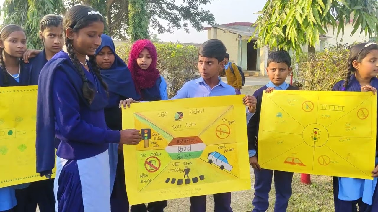 सड़क सुरक्षा पर बच्चों के बीच रंगोली प्रतियोगिता 