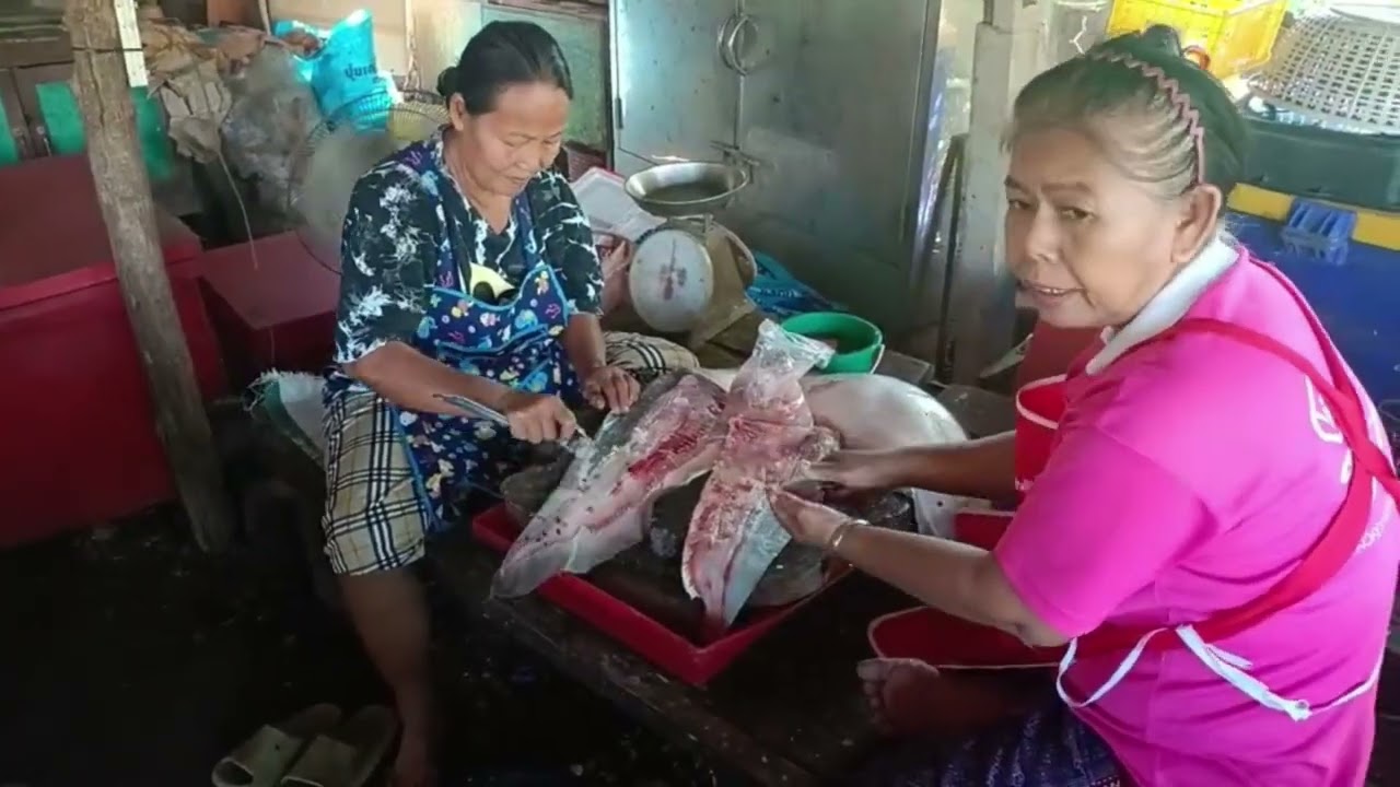 พิษณุโลก หลังพายุผ่านปลาแม่น้ำ ปลาแดง ปลาน้ำเงิน ขึ้นพรึ่บ แม่ค้าขายดีส่งแทบไม่ทัน