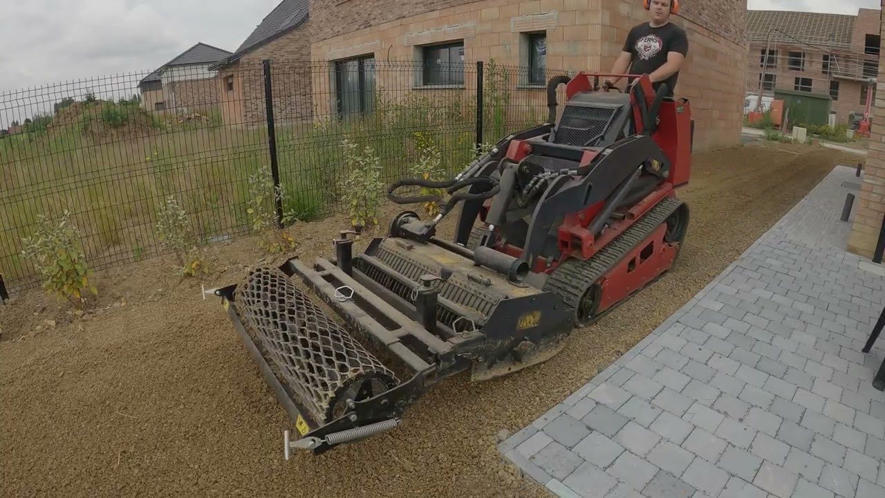Le TORO TX1000 en action, pour de la préparation de sol pour gazon