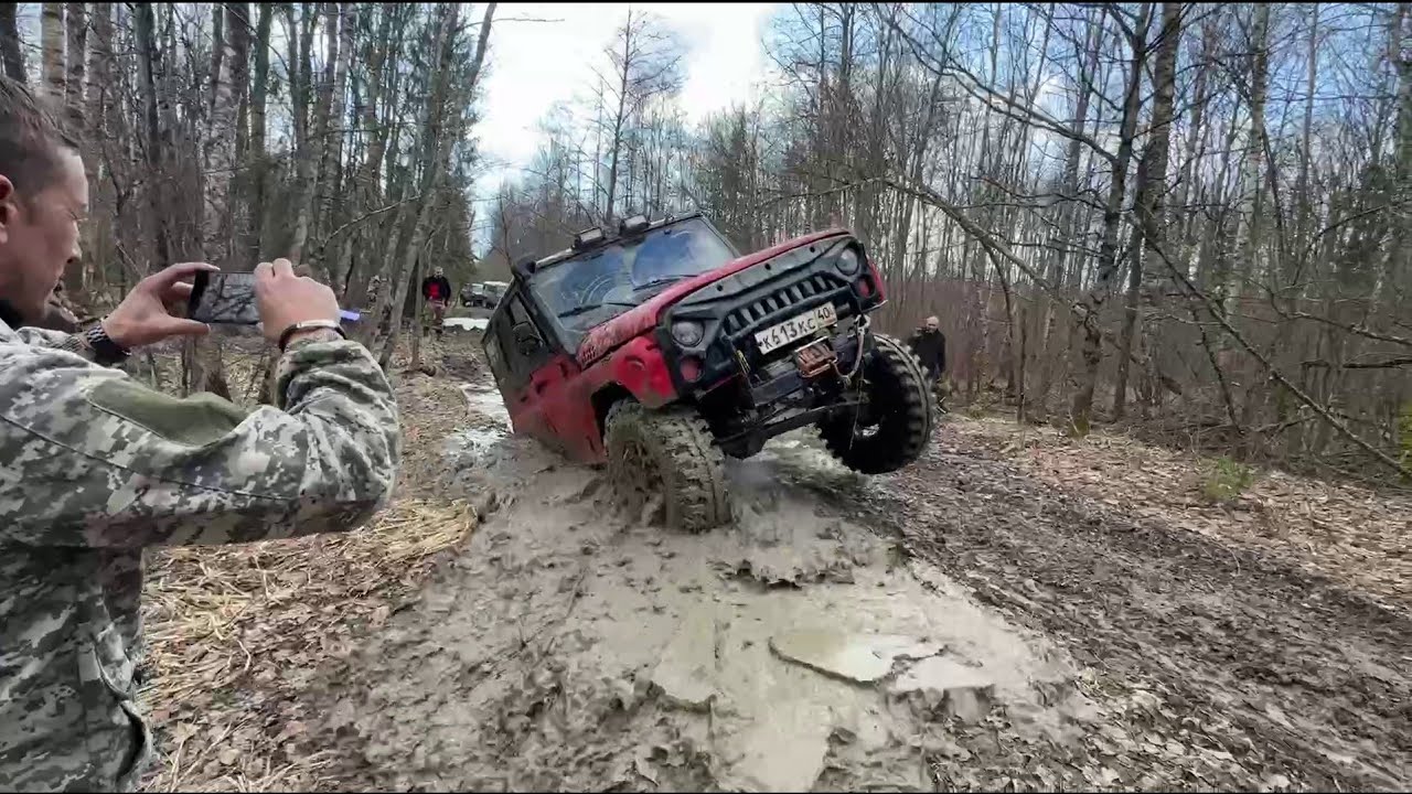 Уазы и Нивы весенняя покатушка Квадроциклы показывают шоу.