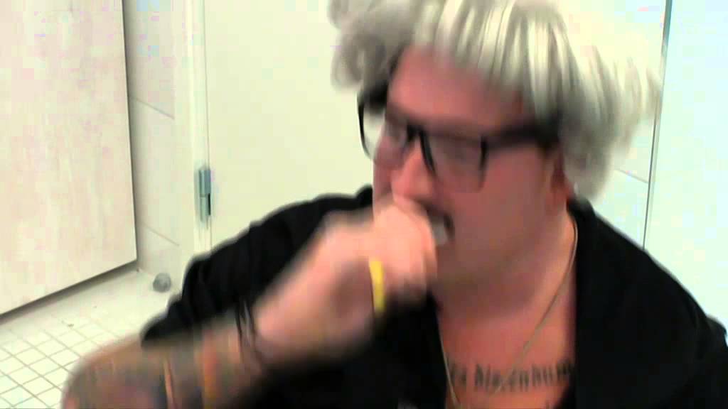 Anders og Christoffer pusser tenna - Big Brother