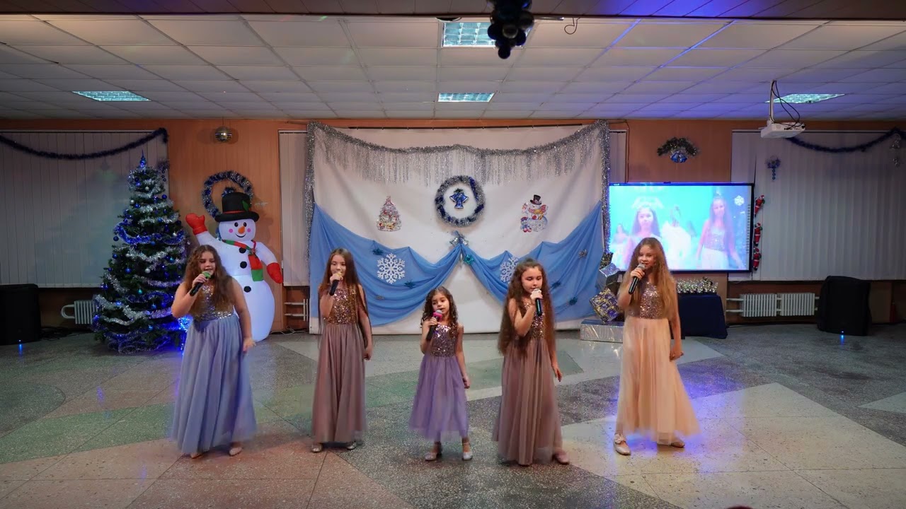 "Новий рік" виконує "Panda kids"