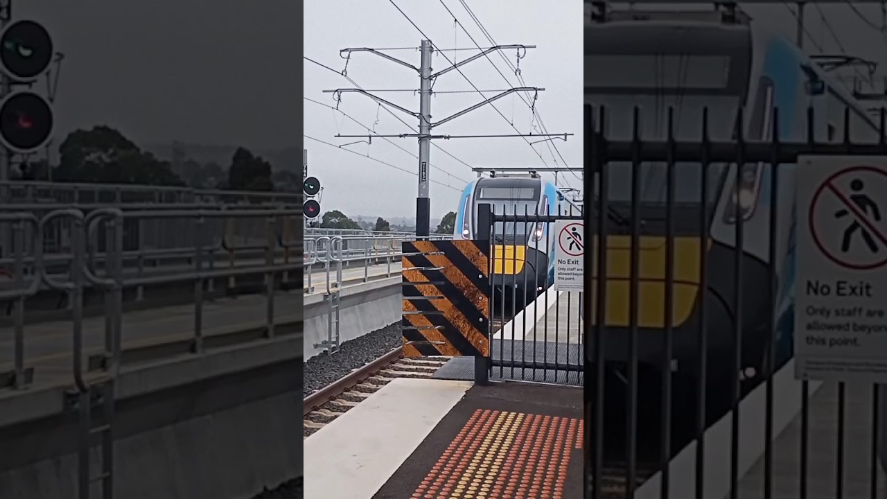 #train #hcmt #melbournetrains The HCMT Art Train at Hallam