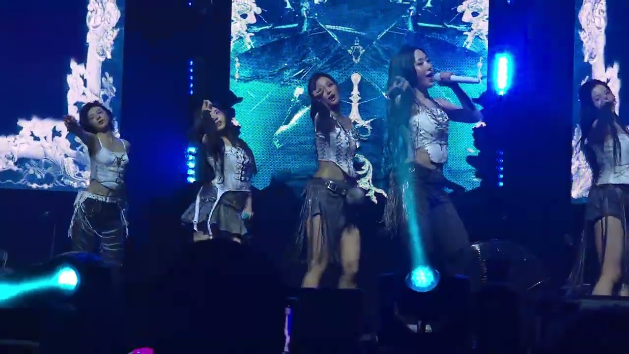 260317 - NMIXX (엔믹스) EPISODE 1: ZERO FRONTIER in Madrid - Blue Valentine