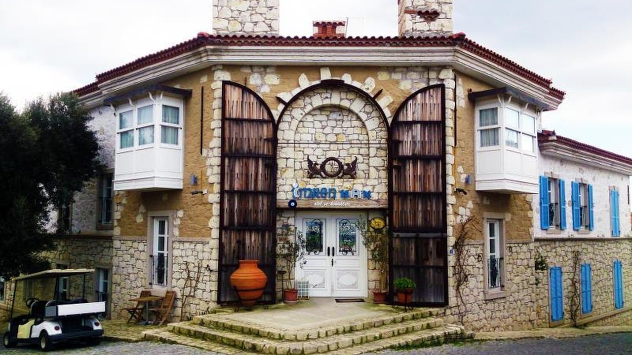 Imren Han Hotel | Cesme, Turkey | Hotel Review 🛏️