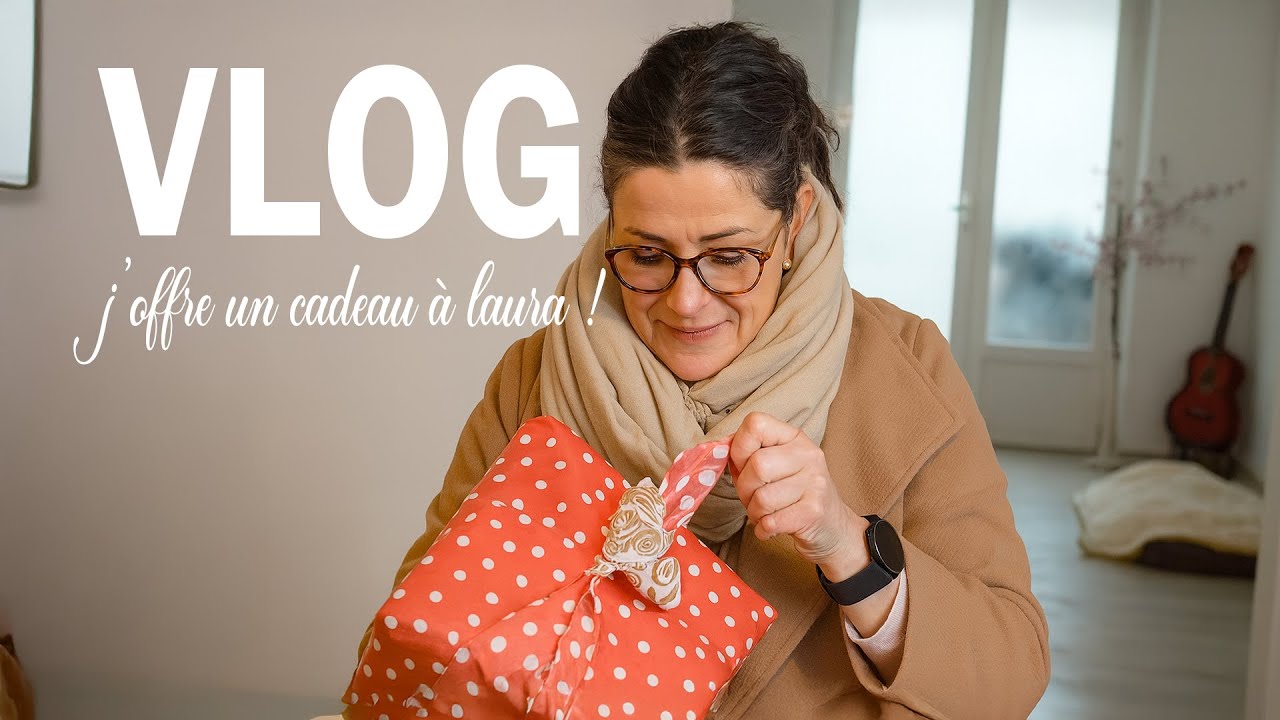 ☀ 2011 - LAURA OUVRE SON CADEAU A L'AVANCE [VLOG FAMILLE NOMBREUSE]