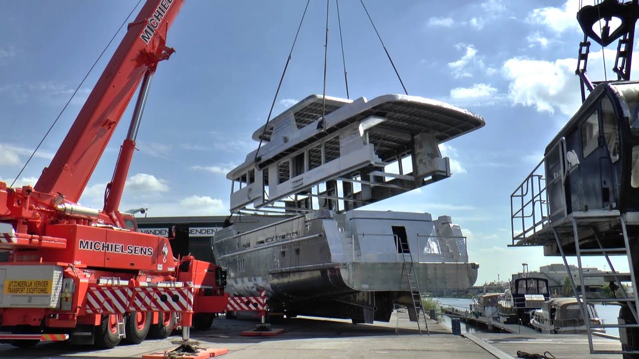 Van der Valk 24m Explorer - Construction well underway