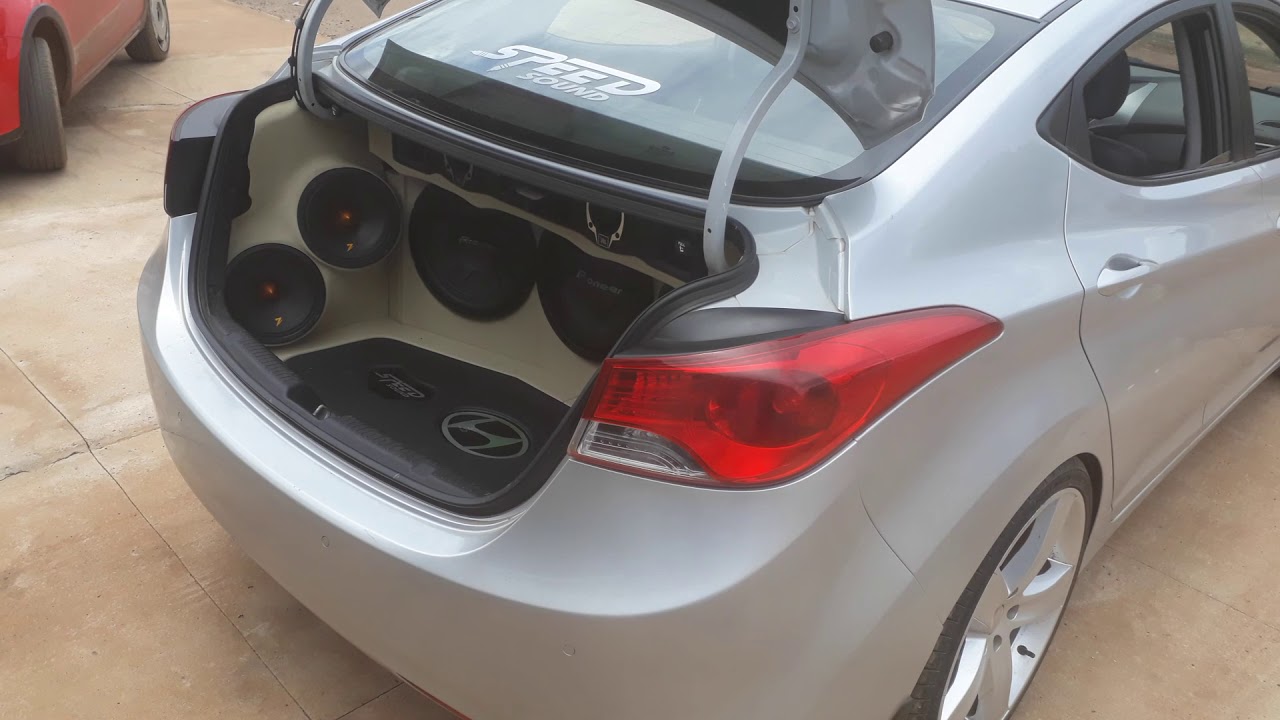 elantra com 3 sub porta malas lacrado...