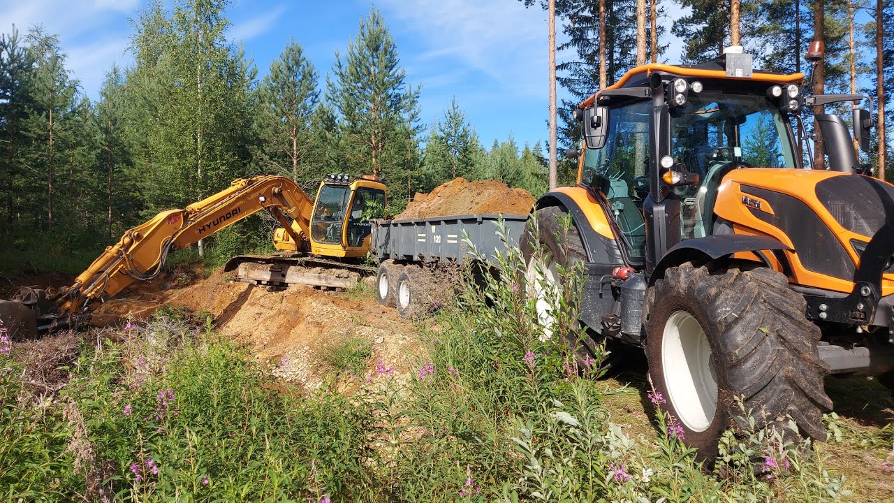 Hiekkaa laanille ja pellolle korona kylässä