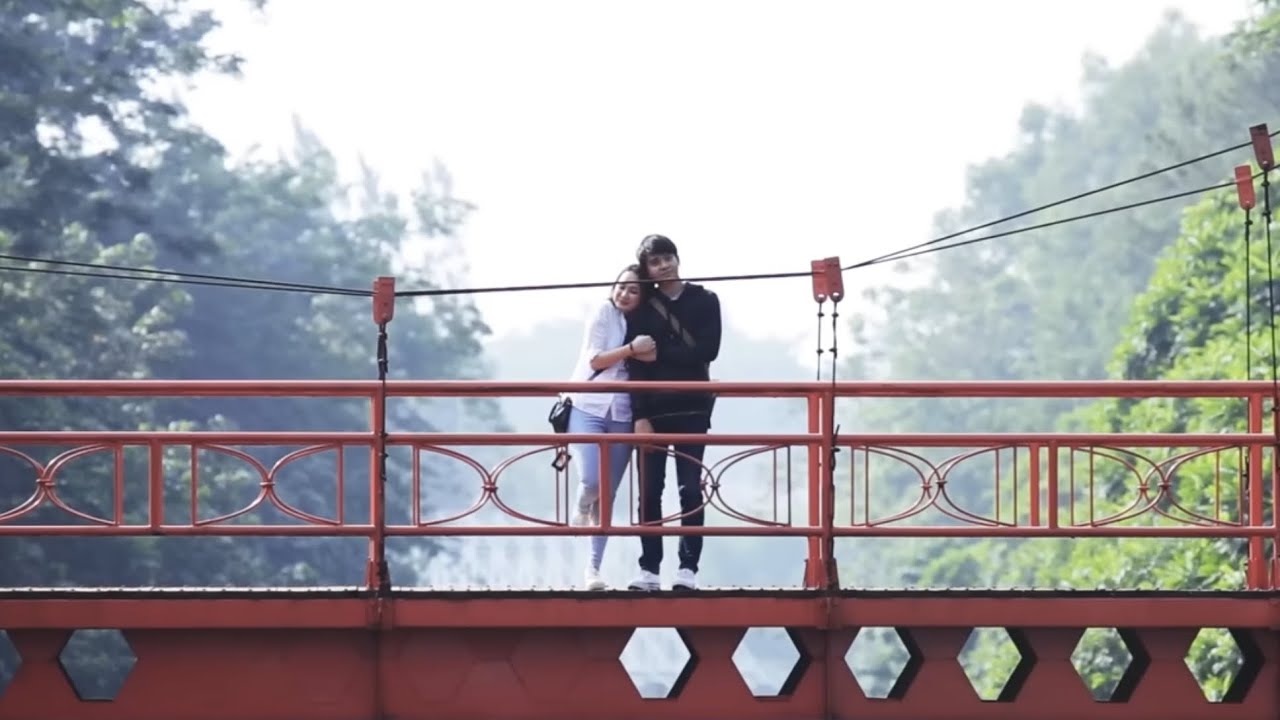 Cinta di Balik Awan: Razi & Jessica (Short Movie)
