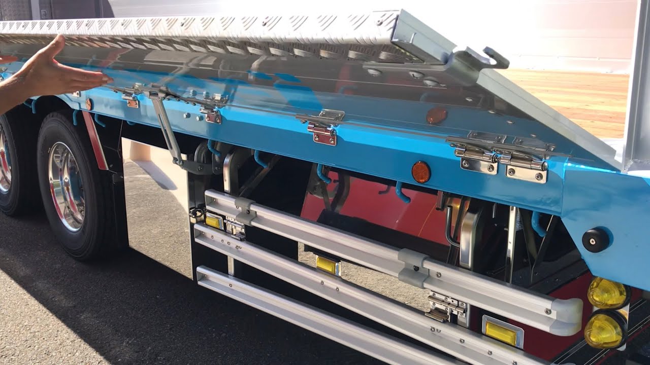 平ボデーに詳しくない2人でボラボラです🚚💦