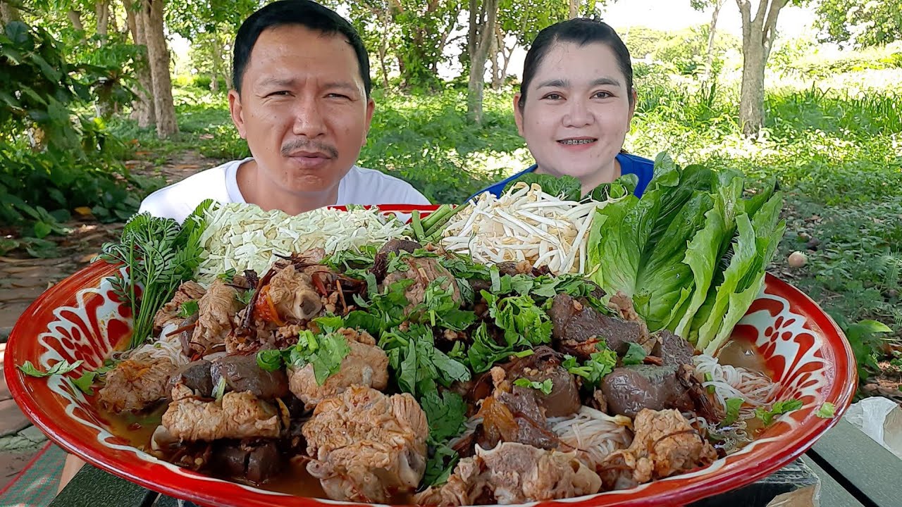 ขนมจีนน้ำเงี้ยวเลือดไก่กระดูกหมู เครื่องแน่นๆไปเลยจ้าแซ่บหลาย 15 มิถุนายน พ.ศ.2567
