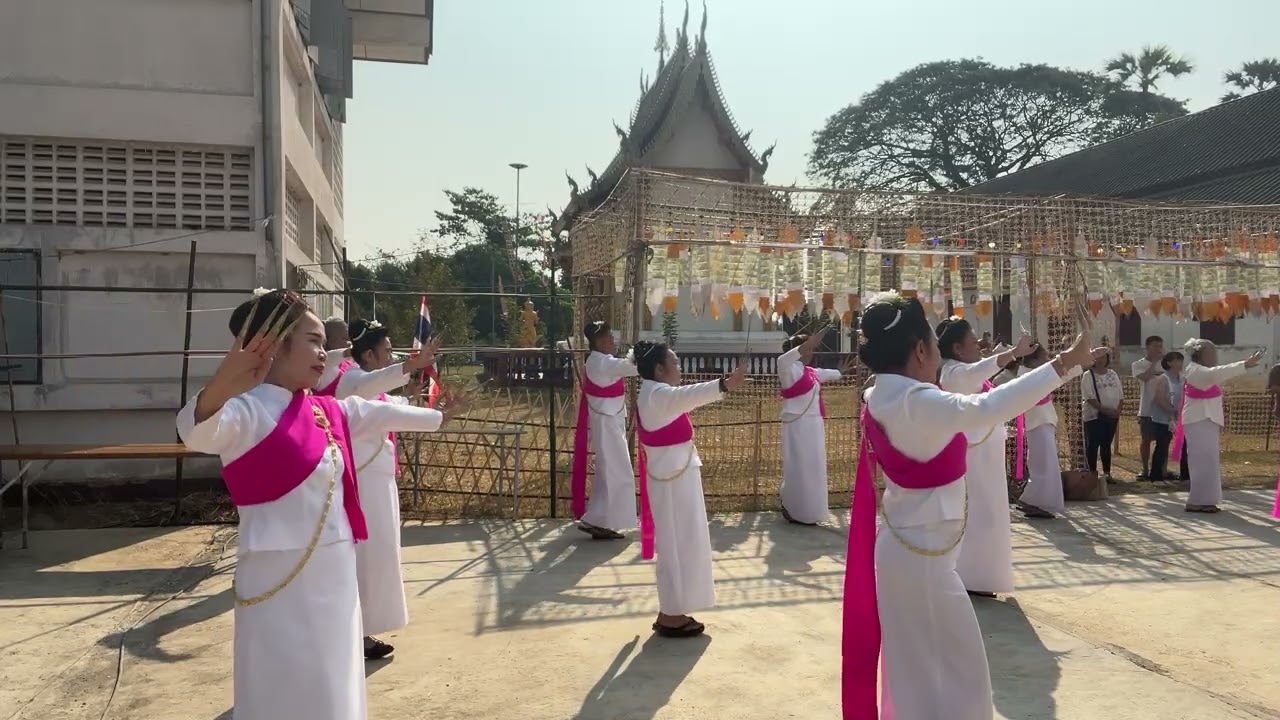 ฟ้อนสรงน้ำพระธาตุขี้เหล็กน้อย