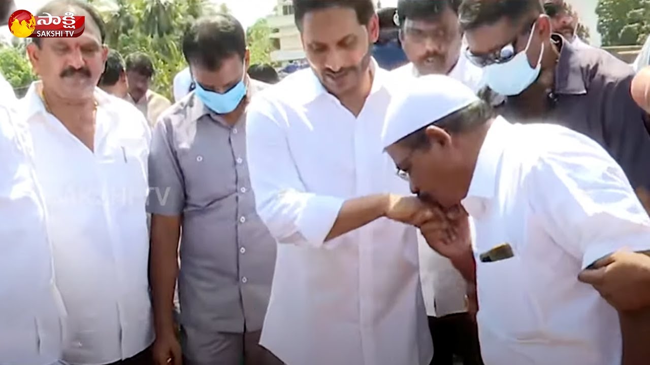 సీఎం జగన్‌కు ఘనస్వాగతం | Grand Welcomes To CM Jagan At Ganapavaram | Saskhi TV
