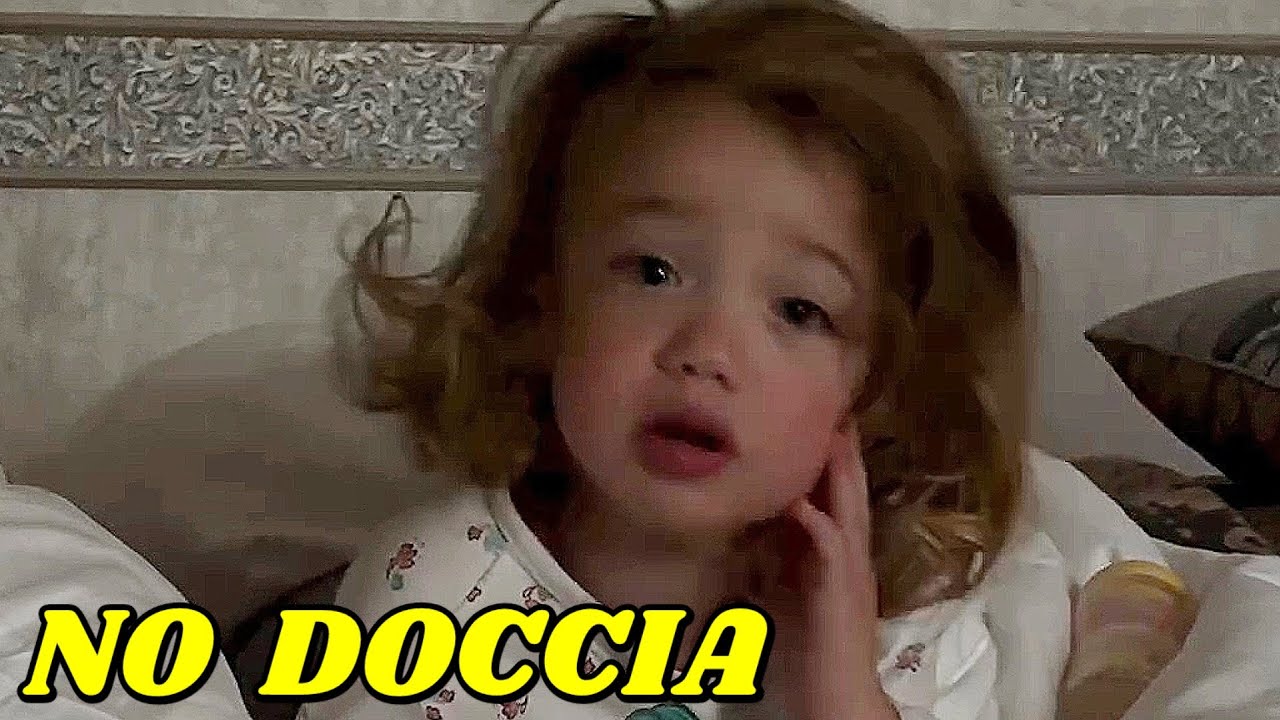 Luna Marì dice a Belen Rodriguez che non vuole farsi la doccia e si inventa che l'ha già fatta