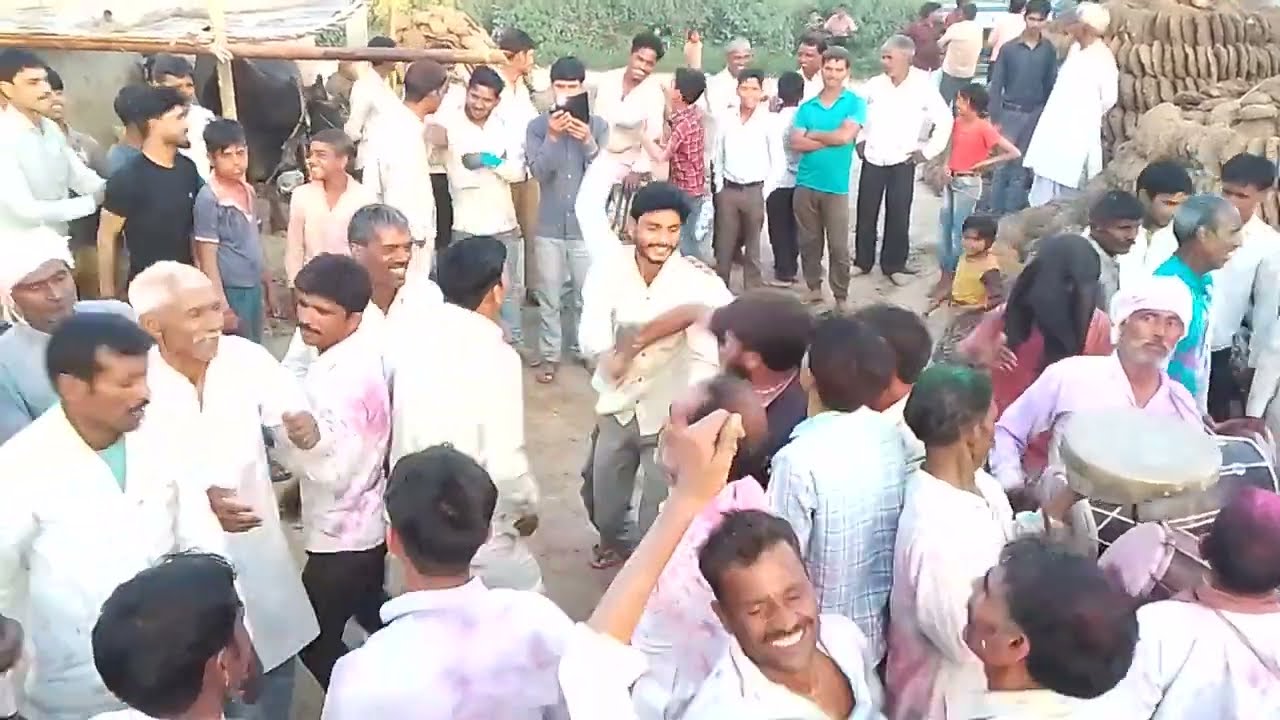 शाहपुर गांव की धूमधाम से होली देहाती देखे प्रमोद स्टूडियो शाहपुर पर वीडियो पूरा देखें
