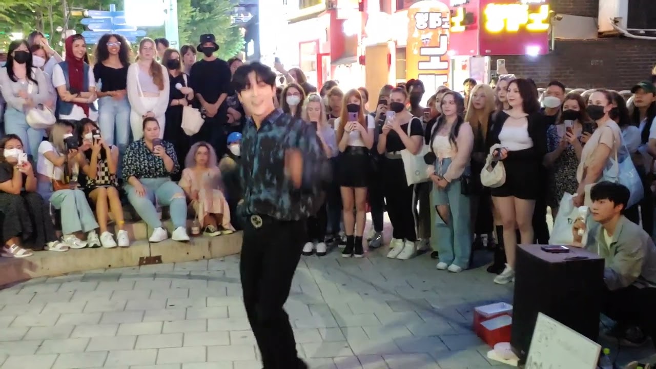 WEDNESDAY. AQA.HUYU(LEE TAEYOUNG). IDOL CLASS. CUTE FANTASTIC HONGDAE BUSKING. WITH GOOD MANNERS.