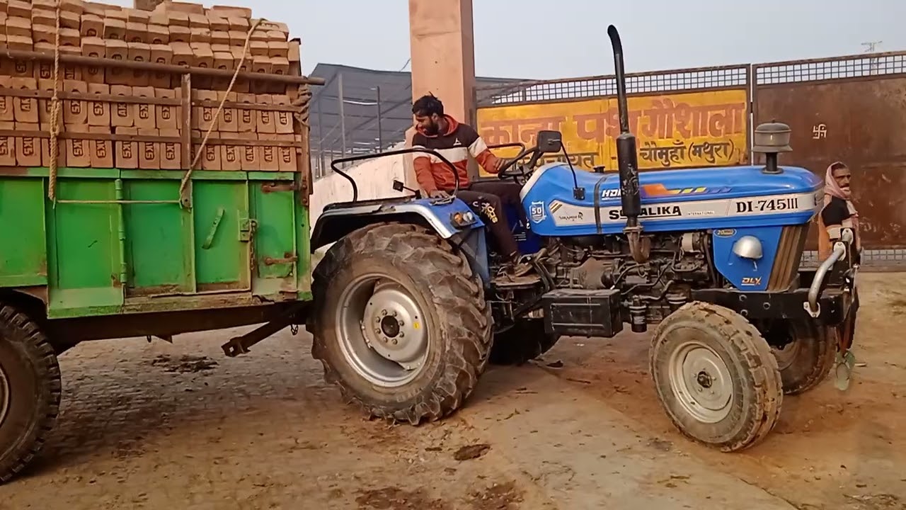 Aaj to bal bal bache tractor par 
