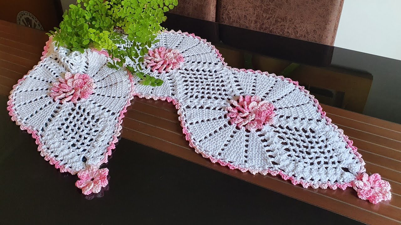 TRILHO DE MESA EM CROCHÊ ALGODÃO DOCE