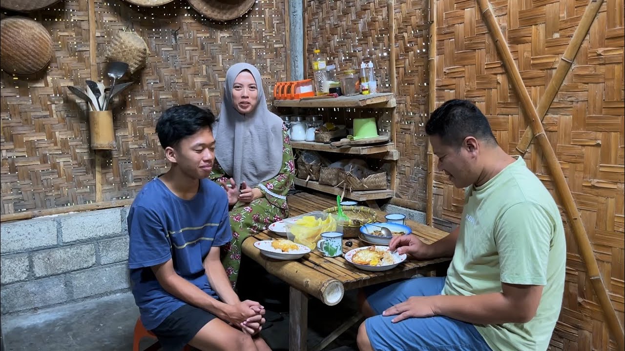 Masak rendang jantung pisang, Alhamdulillah makan bertiga lagi | keluarga ndeso 