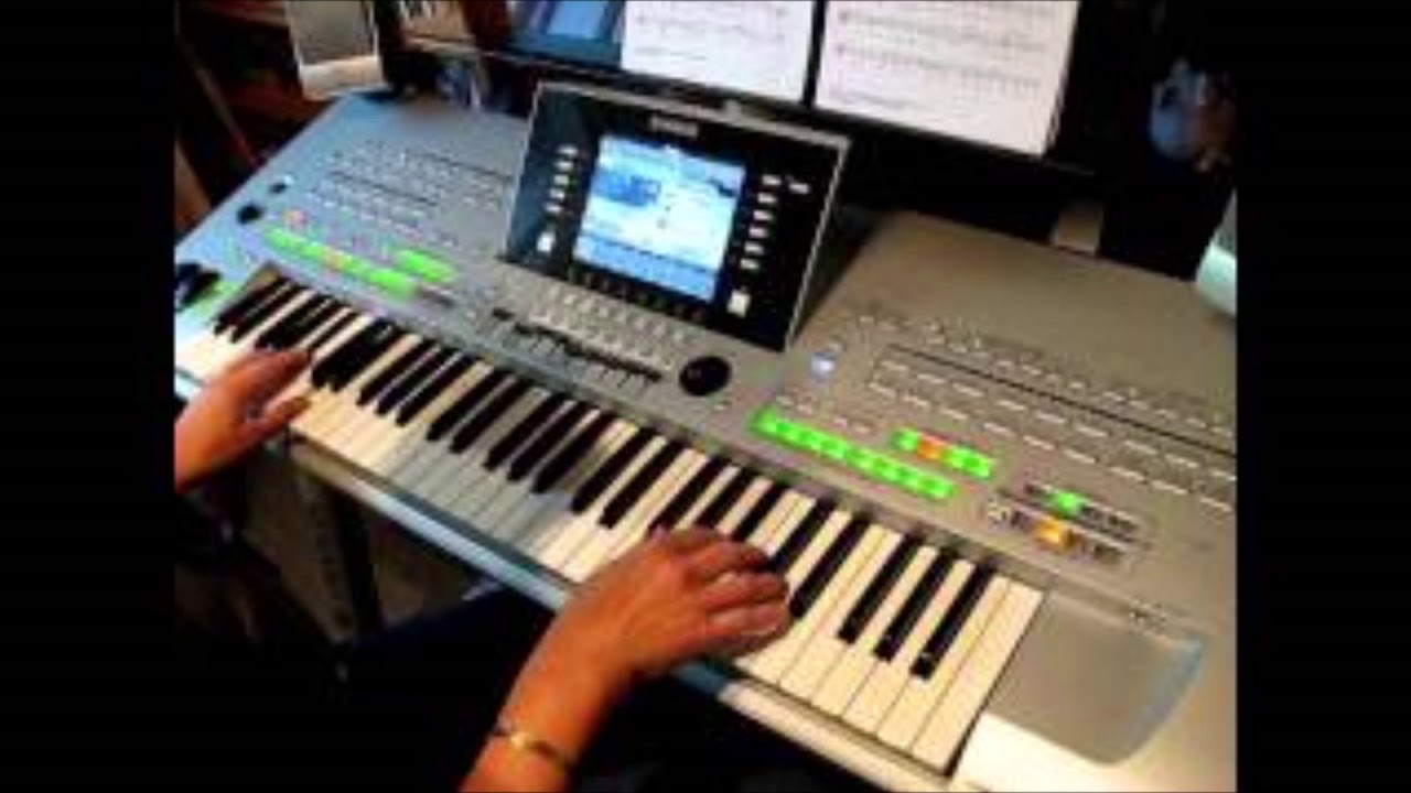 De smukke unge mennesker - Yamaha Tyros 4