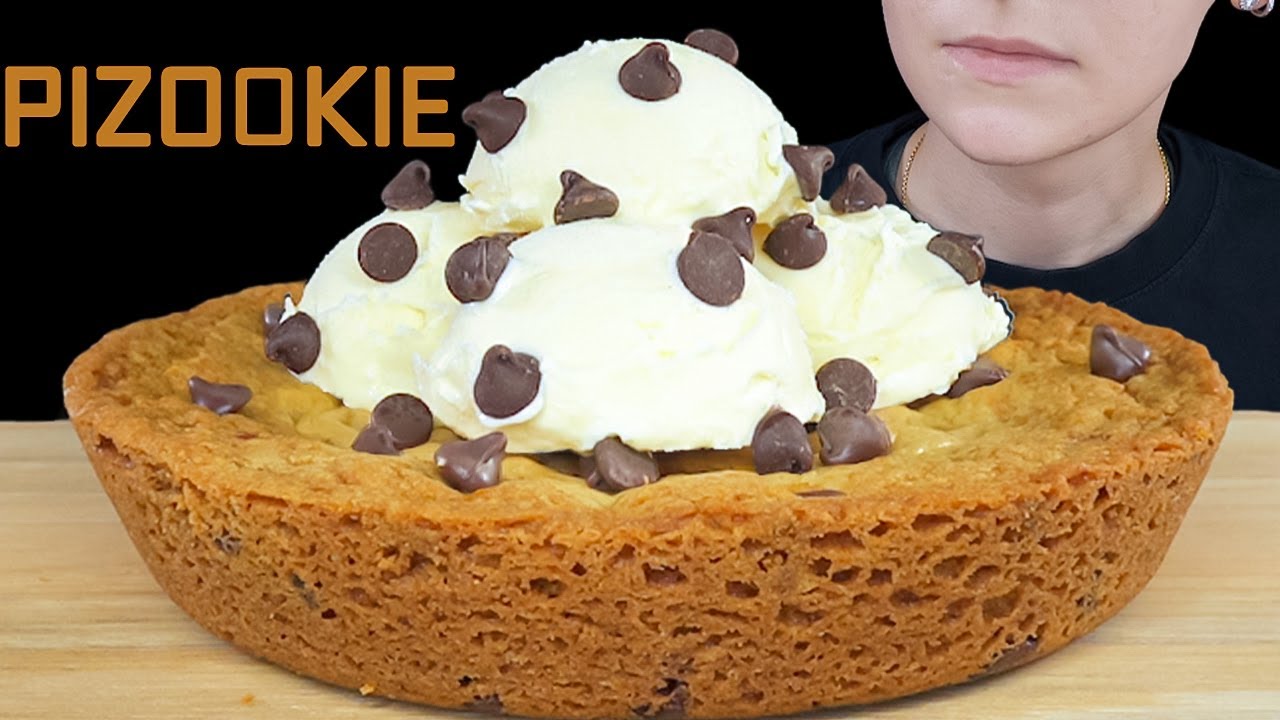 ASMR Chocolate Chip Pizookie with Haagen-Dazs Vanilla Ice Cream Mukbang [Homemade] | Eating Sounds
