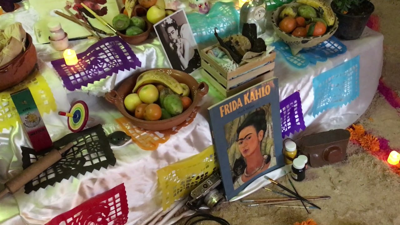 Ofrenda dedicada a Frida Kahlo | D&iacute;a de Muertos 2021