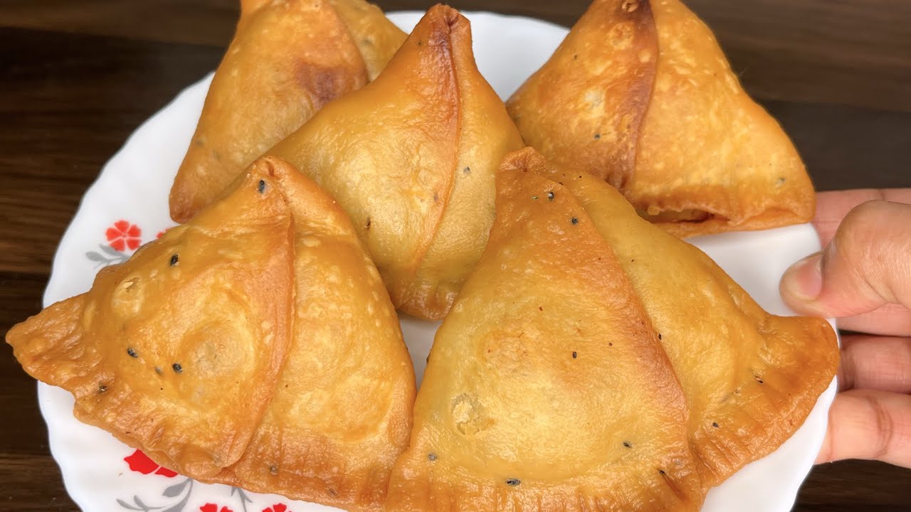 এই চিকেন সিঙ্গারা এতটাই সুস্বাদ যে এর স্বাদ সবসময় আপনার মুখে লেগে থাকবে ।