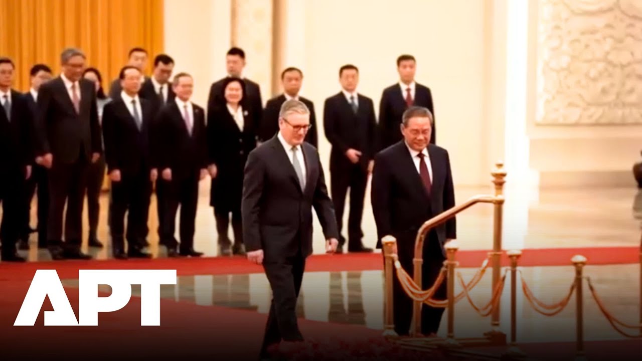 UK PM Starmer Meets Chinese Premier Li Qiang in Beijing During China Visit | APT