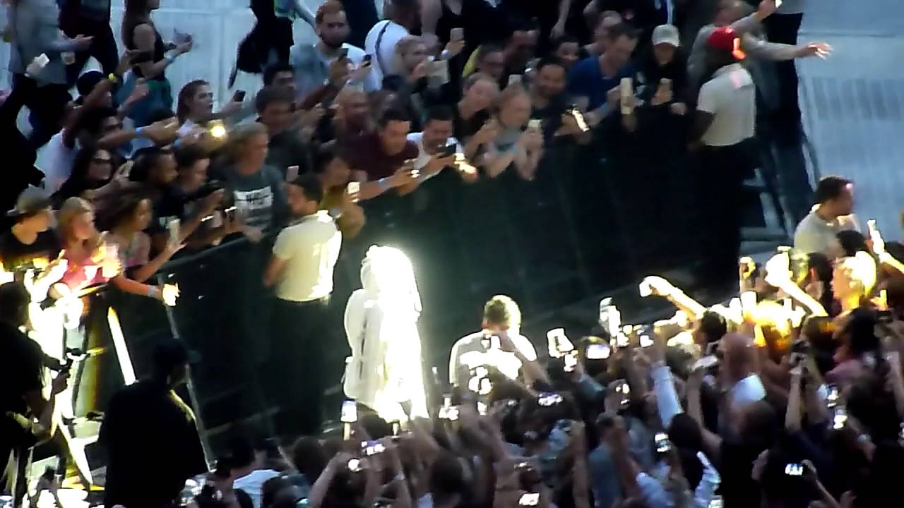 Rihanna - Stay (Anti World Tour 2016) Cologne
