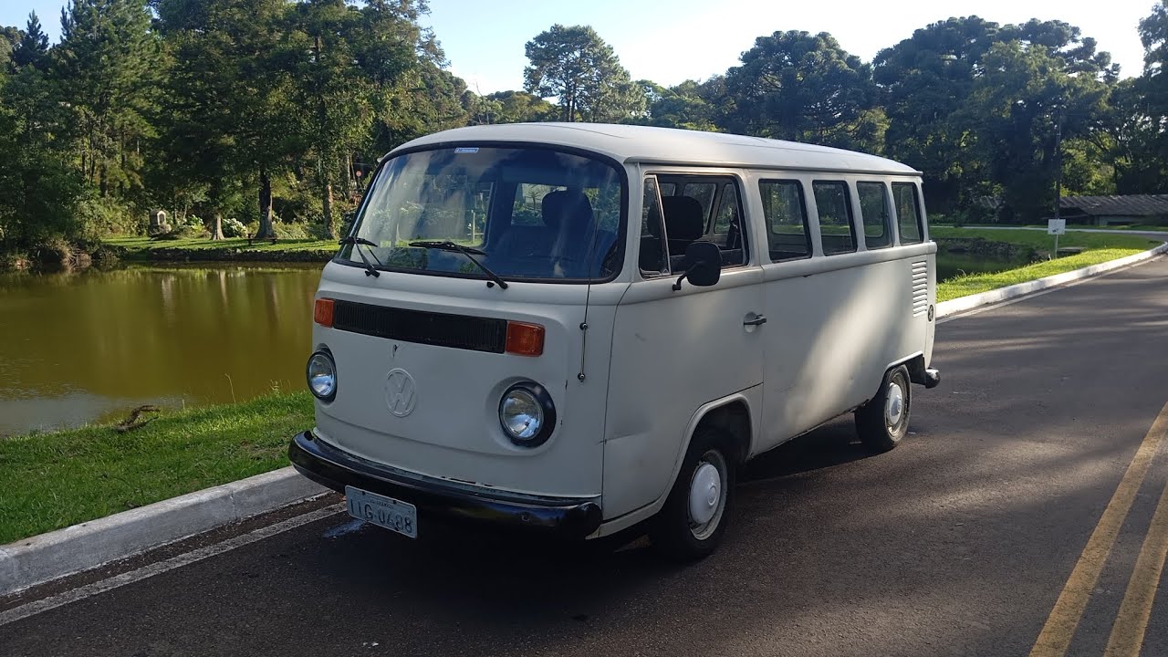 A Kombi ex queimada está funcionando, mostrando os detalhes e dando uma volta 