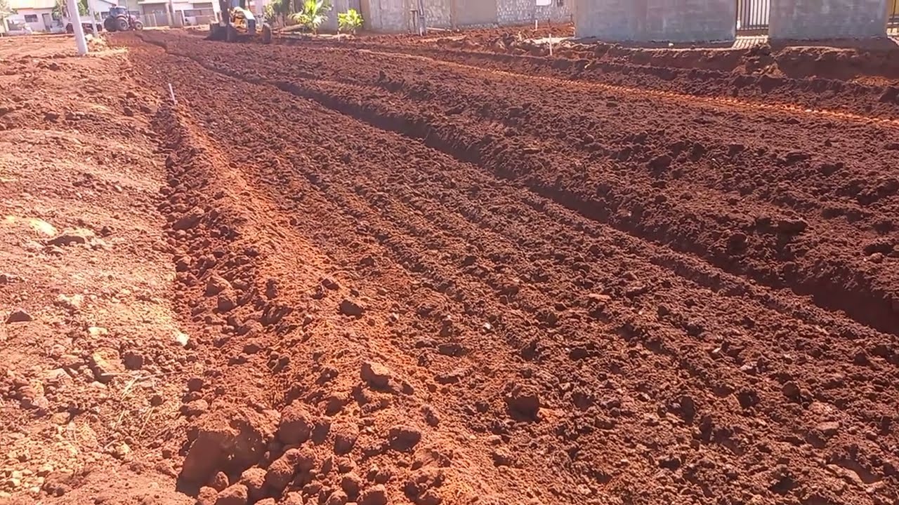 como tombar material para base em terraplanagem.