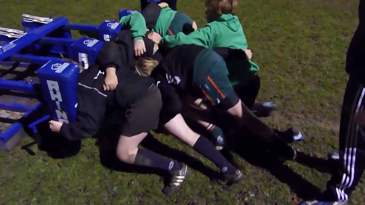 De voorwaartsen zetten een scrum op VIII