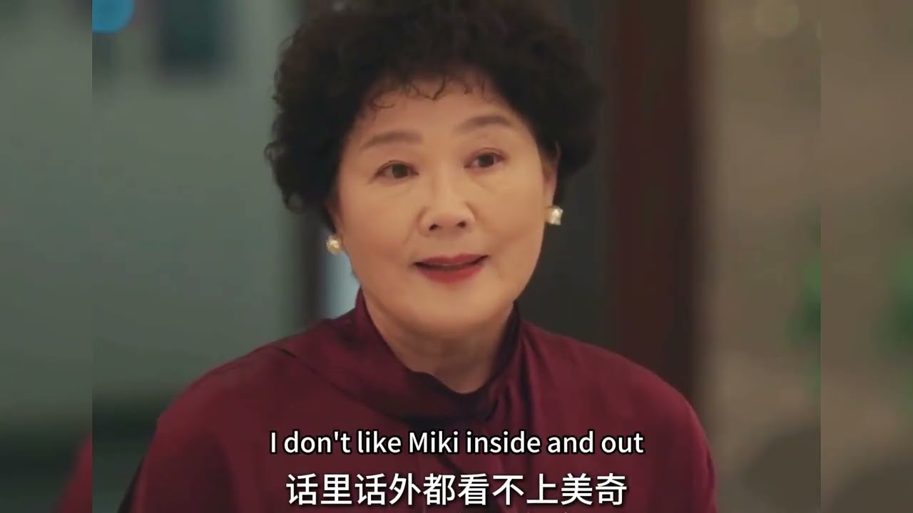 四喜大结局：何丽华为美奇商量婚事，看到咄咄逼人的亲家，终于支持美奇把孩子生下来自己养，明珠翻身当老板冯家事业迎来第二春，南溪宾馆被当地另一家大酒店收购，三家人坐在一起，每个人脸上都洋溢着幸福满足的笑容