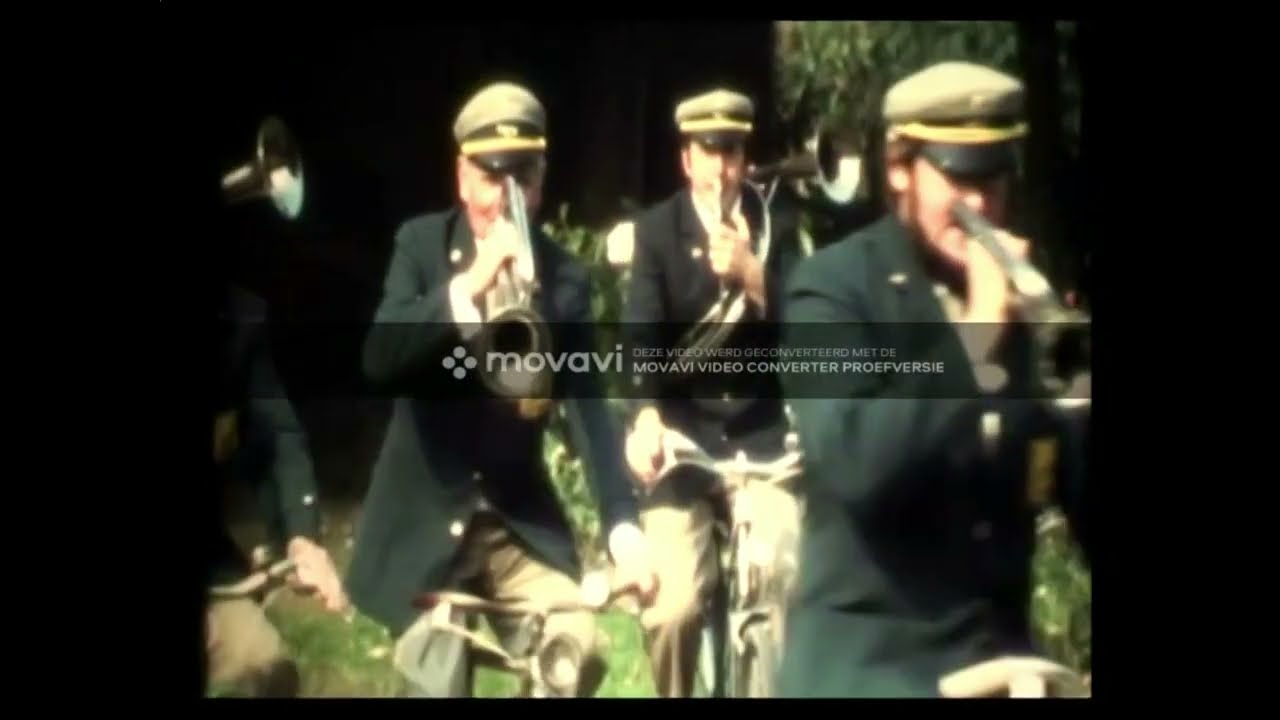 1982 / Fietsende Fanfare KVC De Zwaluw Eernegem / Unieke beelden / Film: Wilfried Feys