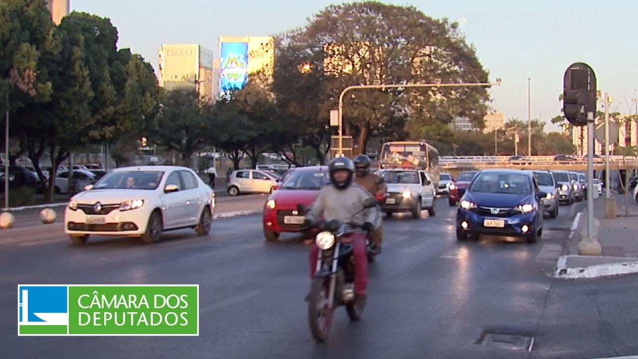 Comiss&atilde;o aprova PEC que isenta do IPVA ve&iacute;culos a partir de 20 anos - 18/11/2025
