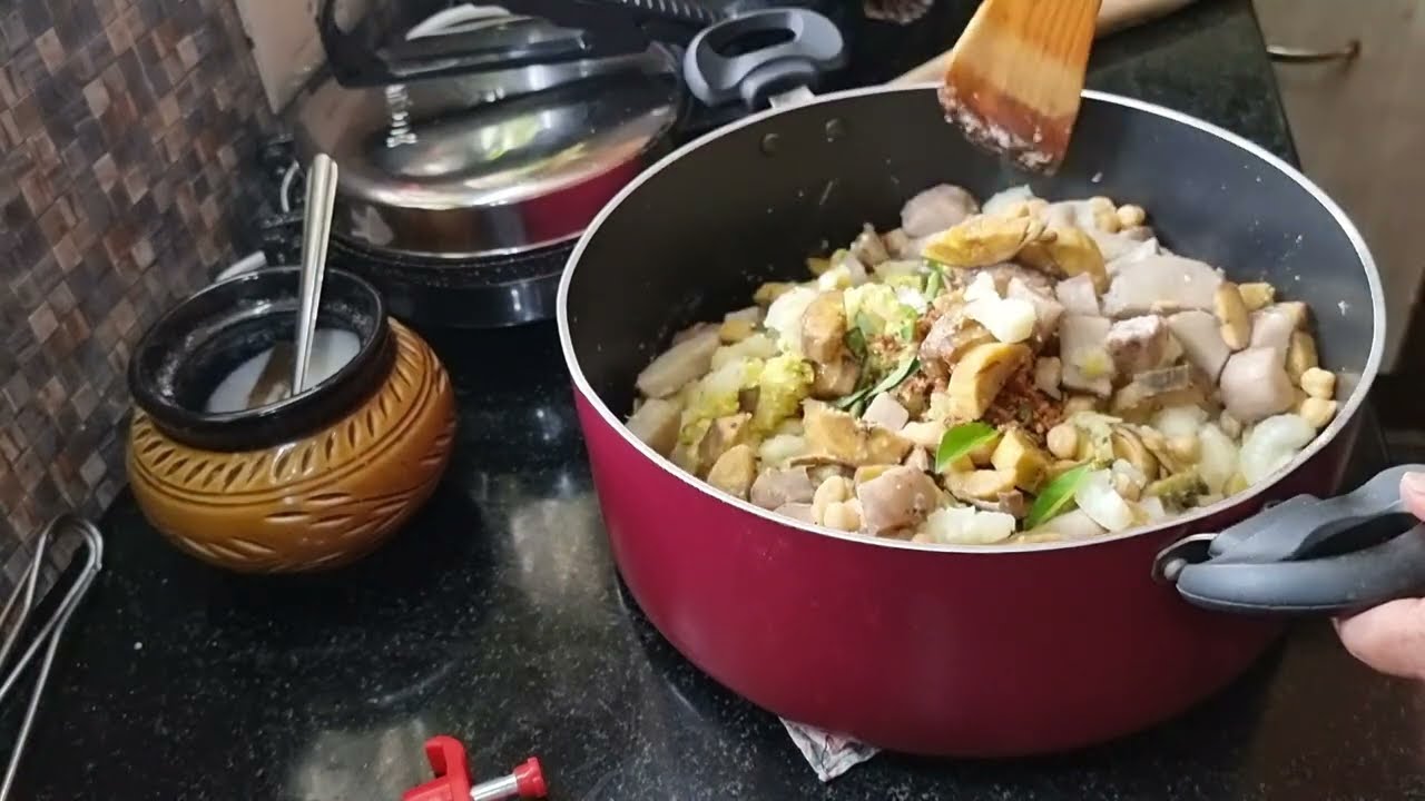 ഇതാണോ തിരുവാതിര പുഴുക്ക്. എനിക്കറിയില്ല, ഉണ്ടാക്കി, ഇഷ്ടപ്പെട്ടു, കഴിച്ചു.