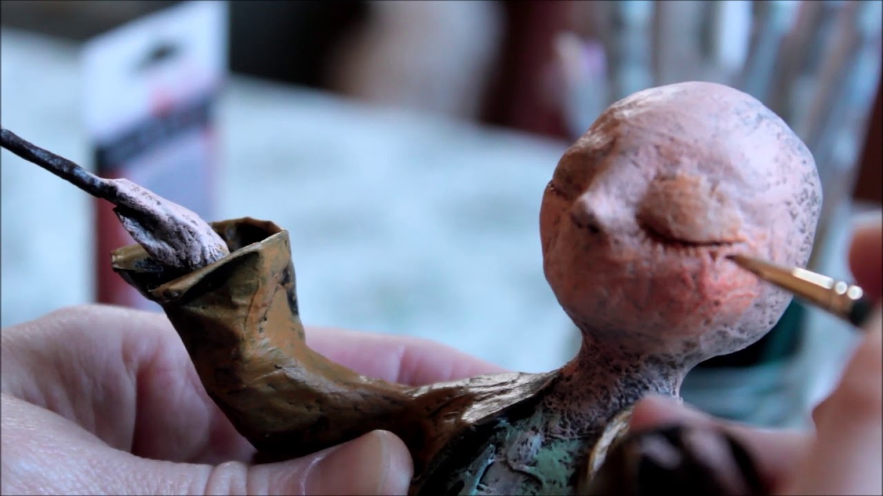 Sculpture en papier mâché: petit chef d'orchestre et comment peindre un visage à l'acrylique