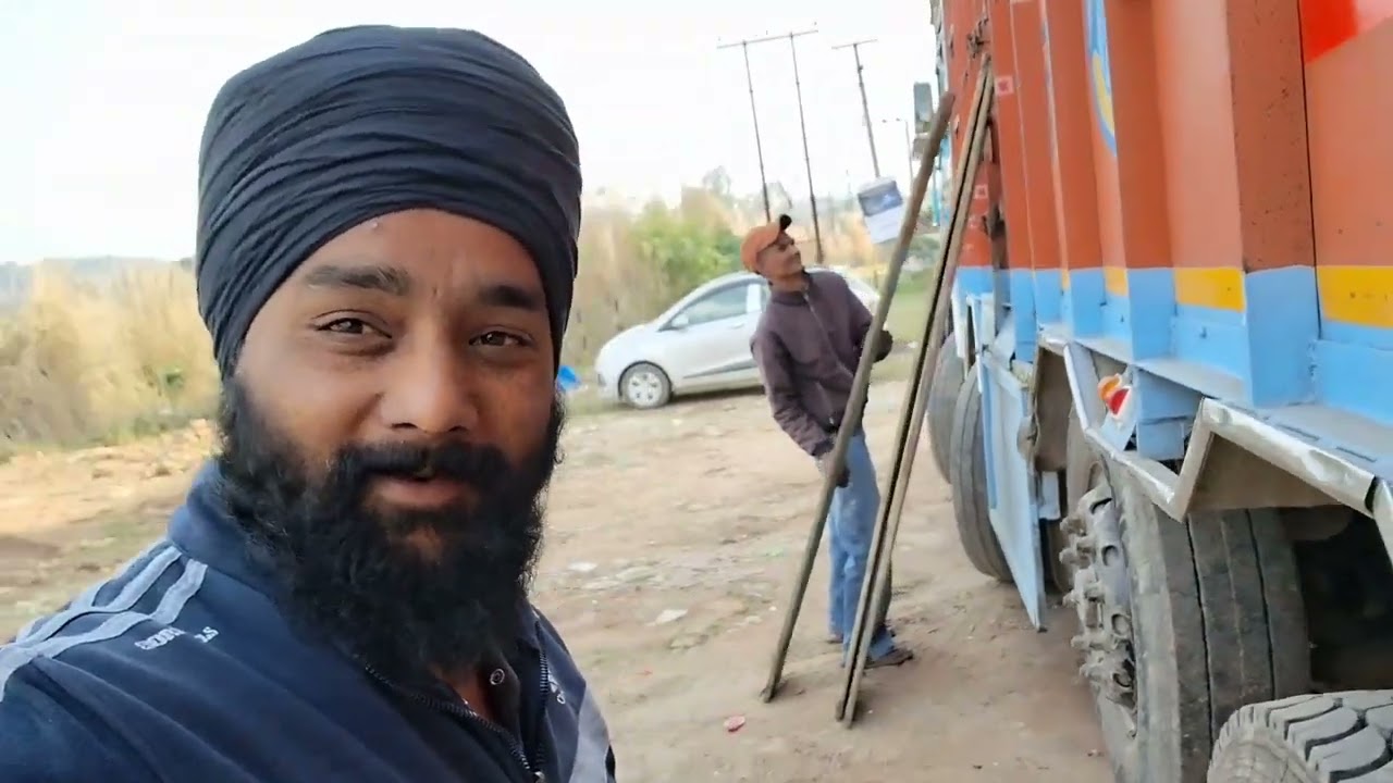 ਗੱਡੀ ਖਾਲੀ ਕਰ ਕੇ ਹਿਮਾਚਲ ਦੇ ਪਹਾੜਾ ਚ ਗਏ ਘਰੇ ਮੋਰਿਡੇੰ ਮਿਲਿਆ  ਜਾਮ