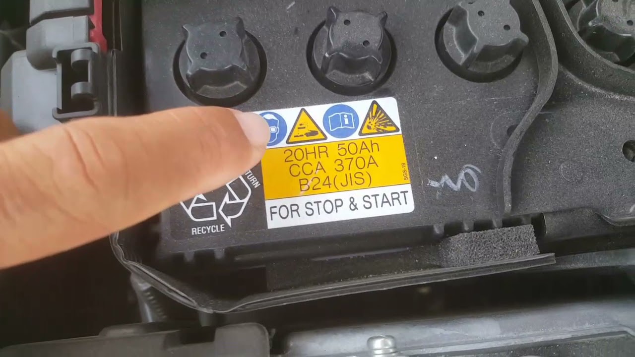 Mazda 2 I-stop + สัญลักษณ์ 3 เหลี่ยมโชว์ ต้องเปลี่ยนแบตเตอรี่