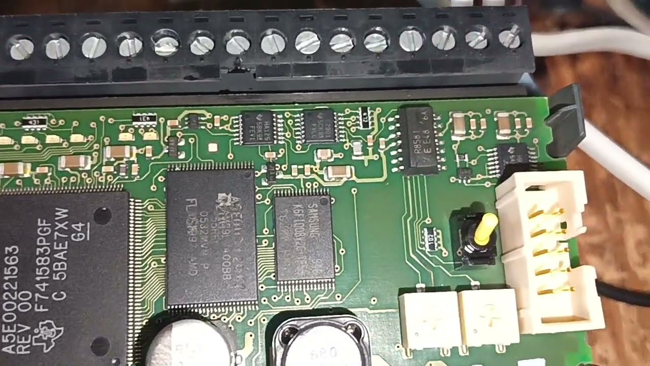 ПЛК S7-200 CPU224 постоянно светится жёлтым цветом индикатор SF/DIAG перепаиваем EPROM