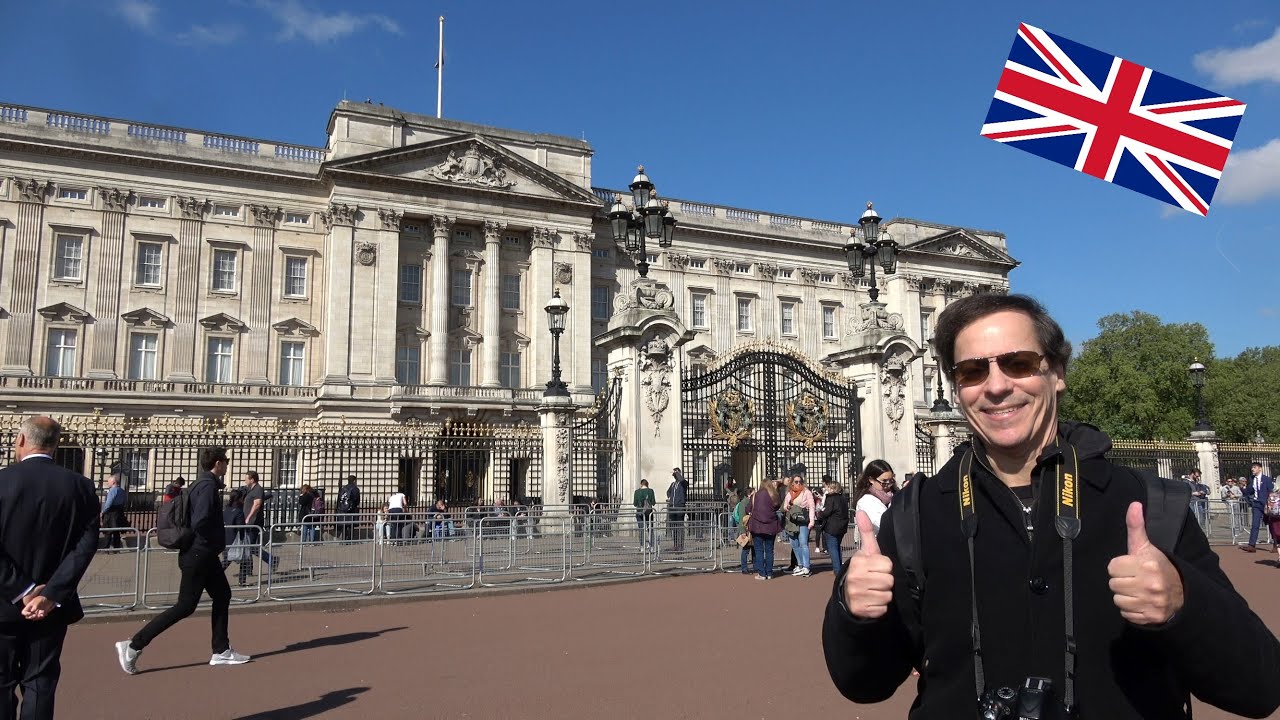 HISTORY OF BUCKINGHAM PALACE AND QUEEN VICTORIA MEMORIAL: LONDON, ENGLAND (4K)