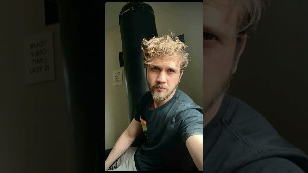 Empieza el amor entre Aras Bulut Iynemli y Buse Meral