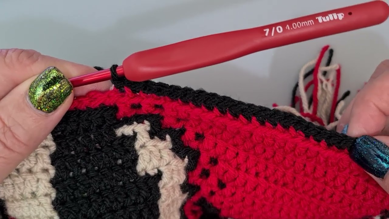 Overlay mosaic crochet, colour changes the next row, hiding your brought along yarn