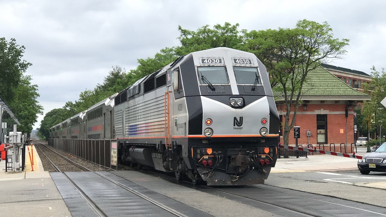 NJ Transit HD 60fps: Sunday Morning PL42AC Action on Bergen County Line @ Rutherford (6/3/18)