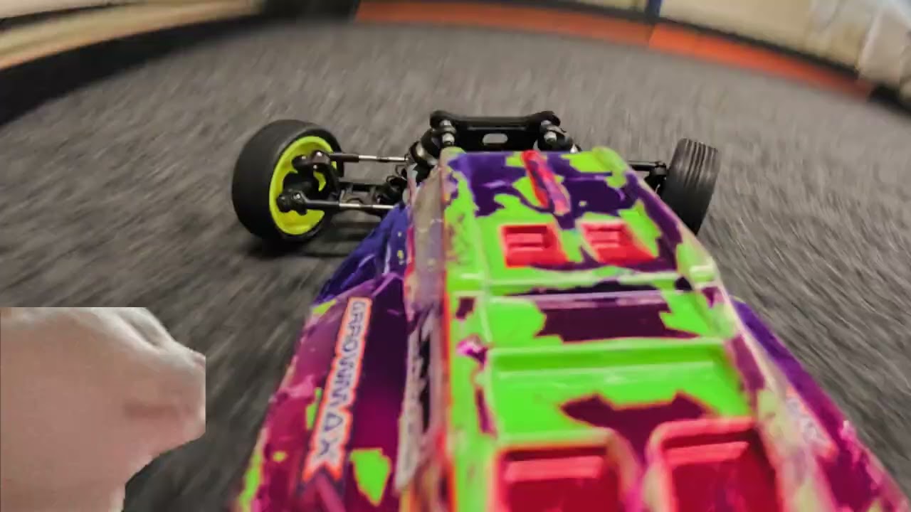 Onboard video. Buggy 2wd stock on training.