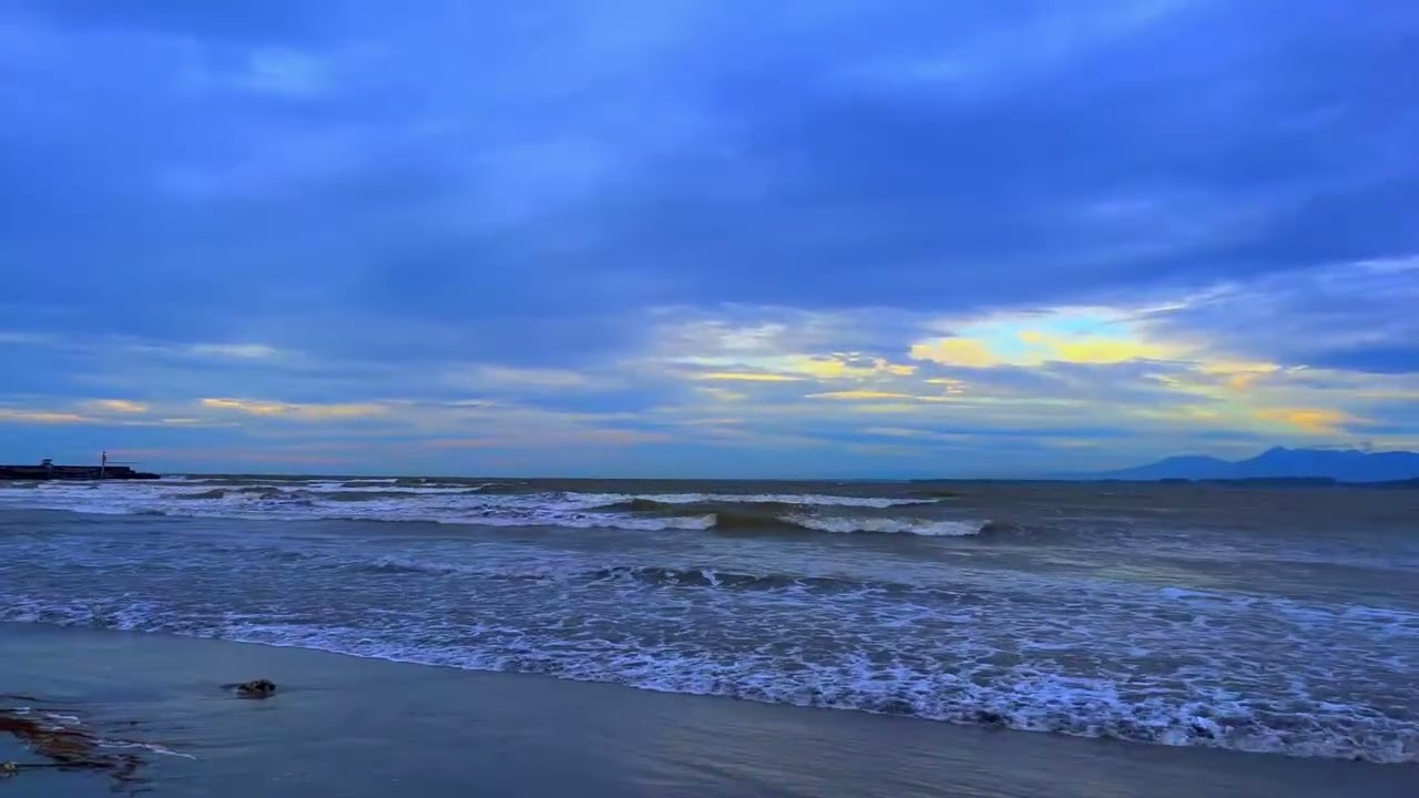 Relaxing Video of a Sunrise Beach – Peaceful Ocean Sounds for Deep Sleep