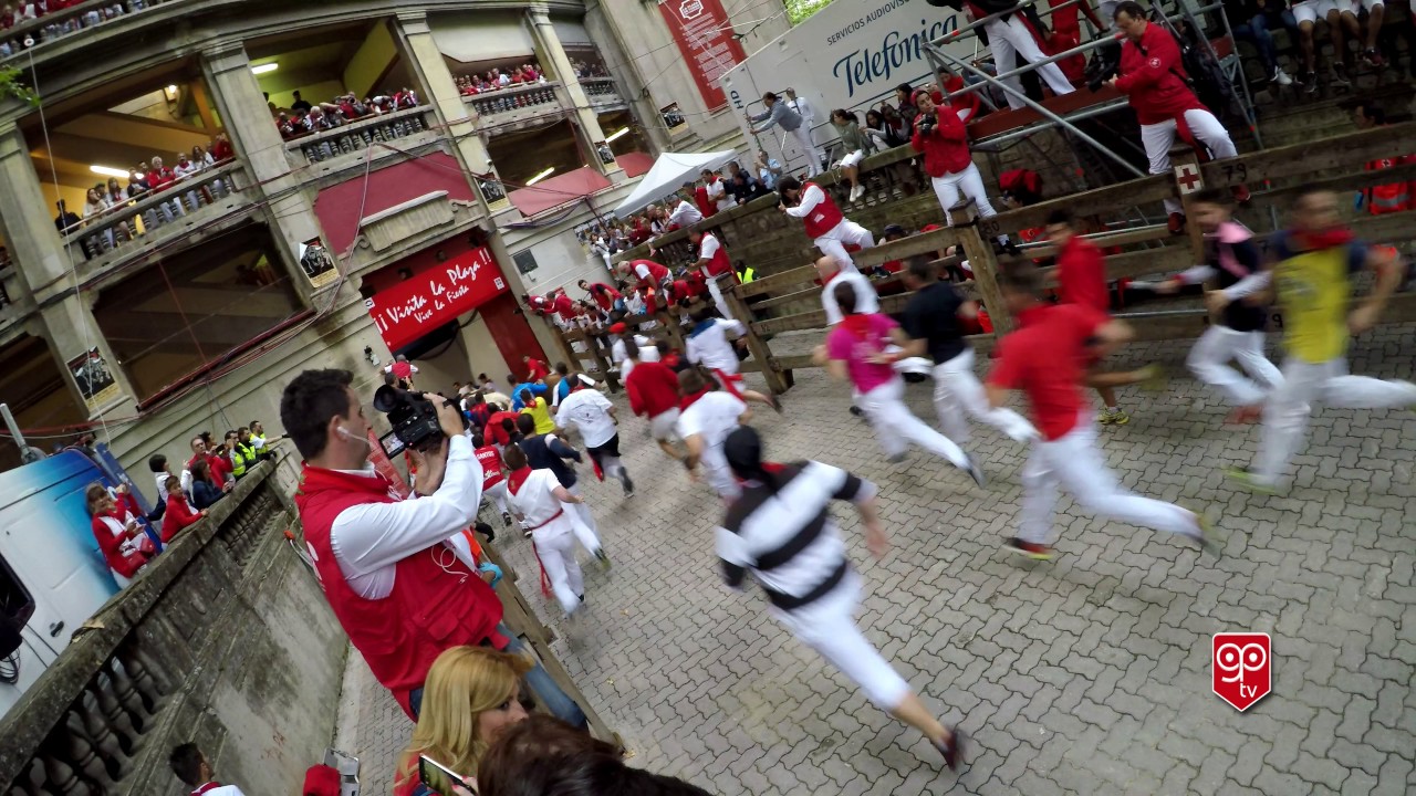 Encierro Miura 14 - 07 - 2017 4k San Fermin.  Miura bull running.